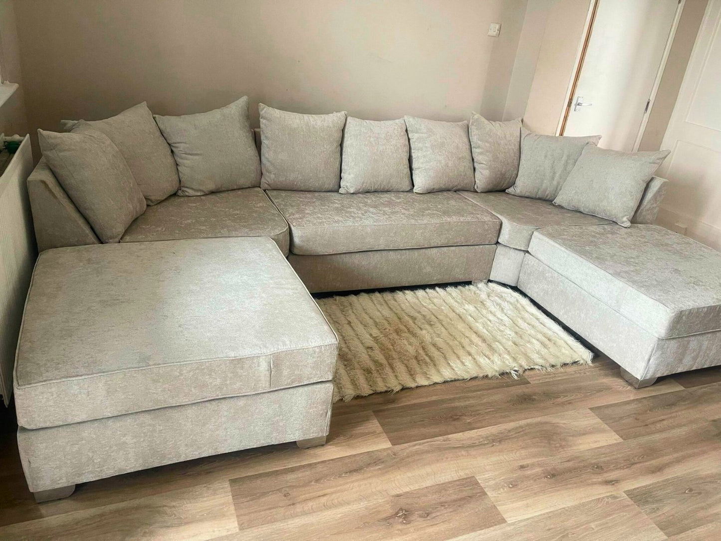 Bishop U-Shape Sofa Alaska Silver Scatterback